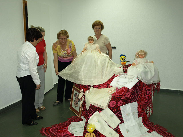 Trajes de bautizo en organdí se muestran en una exposición que se inaugura esta tarde en el Centro Cultural de Ceutí - 2, Foto 2