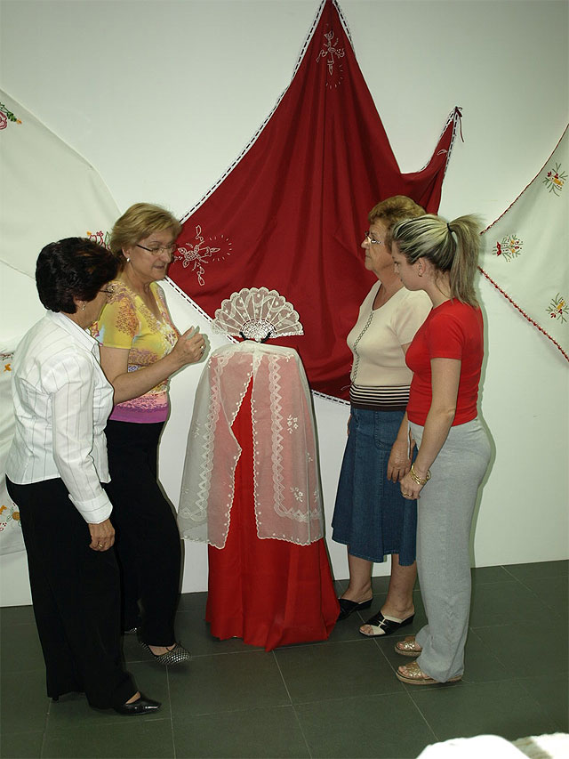 Trajes de bautizo en organdí se muestran en una exposición que se inaugura esta tarde en el Centro Cultural de Ceutí - 3, Foto 3