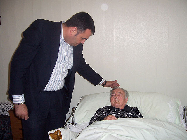 MAYOR MAKES VISITS TO THE HANDICAPPED ELDERLY OF THE CITY, ORGANIZED BY THE ASSOCIATION "SALUS infirmorum" FIRST-HAND TO MEET THE NEEDS OF THIS GROUP, Foto 1