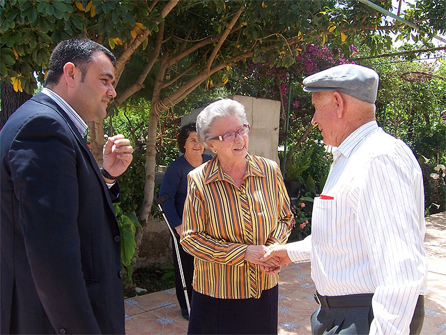 MAYOR MAKES VISITS TO THE HANDICAPPED ELDERLY OF THE CITY, ORGANIZED BY THE ASSOCIATION "SALUS infirmorum" FIRST-HAND TO MEET THE NEEDS OF THIS GROUP, Foto 2