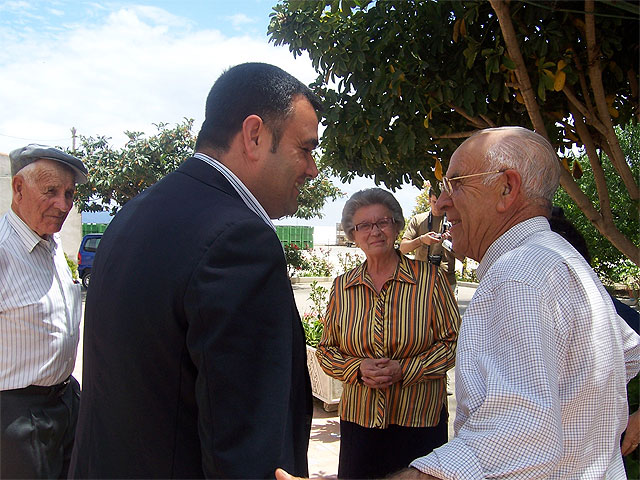 MAYOR MAKES VISITS TO THE HANDICAPPED ELDERLY OF THE CITY, ORGANIZED BY THE ASSOCIATION "SALUS infirmorum" FIRST-HAND TO MEET THE NEEDS OF THIS GROUP, Foto 3