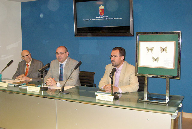 Desarrollo Sostenible publica un libro sobre el centenar de ejemplares distintos de mariposas que habitan en Sierra Espuña - 1, Foto 1