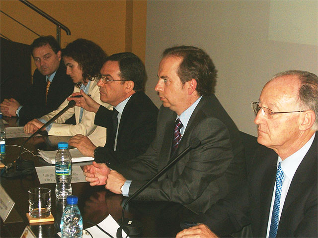 Técnicos de Empleo evalúan los riesgos en las máquinas de un centenar de empresas de la Región - 1, Foto 1