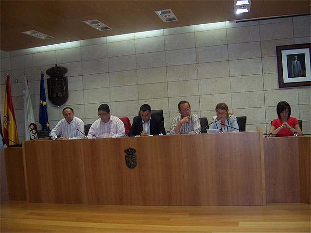 The House agreed unanimously to show support and assistance to people with fibromyalgia and chronic fatigue as well as enter into a professional collaboration protocol between the local consitorio and Mental Health Center of Lorca, Foto 1