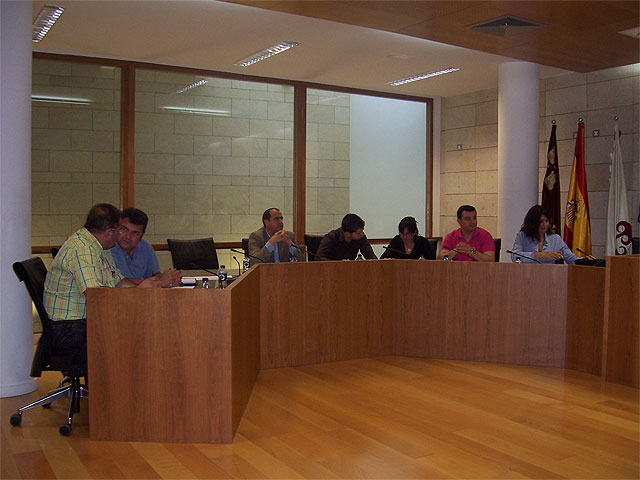 The House agreed unanimously to show support and assistance to people with fibromyalgia and chronic fatigue as well as enter into a professional collaboration protocol between the local consitorio and Mental Health Center of Lorca, Foto 2