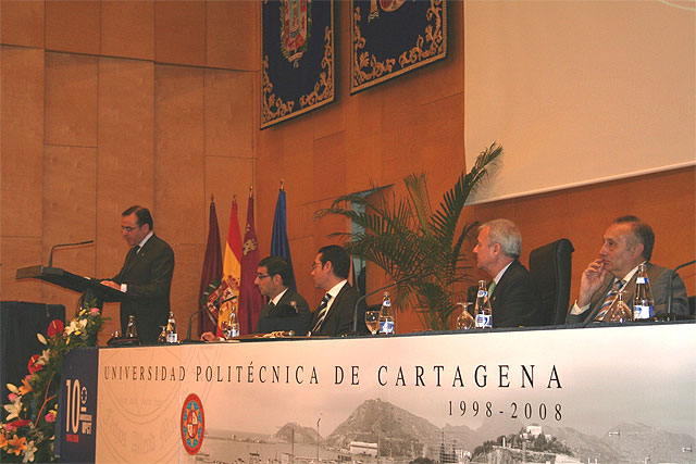 Valcárcel destaca “la necesidad” del decreto sobre nuevas titulaciones para la coordinación de las universidades de la Región - 1, Foto 1