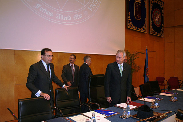 Valcárcel destaca “la necesidad” del decreto sobre nuevas titulaciones para la coordinación de las universidades de la Región - 2, Foto 2