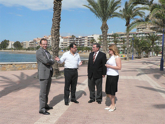 El Consejero de Turismo anuncia la remodelacin de los paseos martimos del Puerto, Foto 1