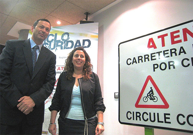Una señalización específica en los itinerarios ciclistas permitirá mejorar la seguridad en las carreteras - 1, Foto 1