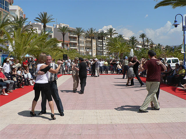 Más de trescientas personas bailan tango en Mazarrón - 1, Foto 1