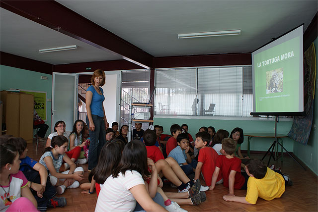 Los centros educativos de Puerto Lumbreras reciben charlas sobre la Tortuga Mora y su hábitat en el municipio - 1, Foto 1