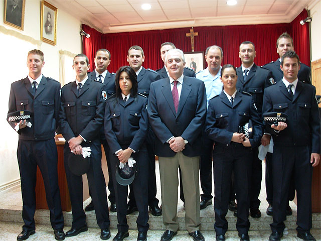 Los diez nuevos agentes de policía local toman posesión del cargo ante la Constitución - 1, Foto 1