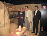 El Alcalde inaugura la exposición Íberos. Nuestra civilización antes de Roma en la plaza de Europa