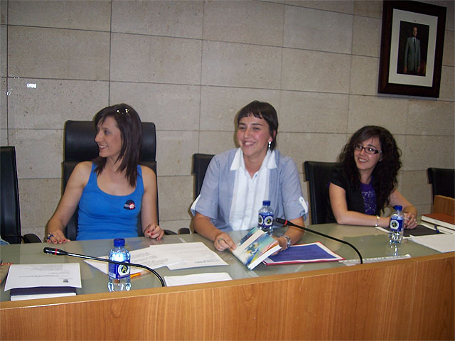 La Concejalía de Mujer e Igualdad de Oportunidades y Bienestar Social se reúnen con los agentes implicados en la intervención de la violencia de género del municipio para establecer un protocolo de actuación - 1, Foto 1