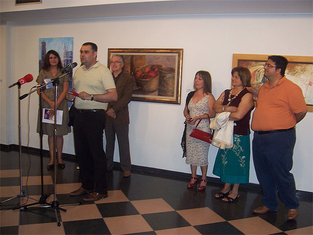 Municipal authorities inaugurate the exhibition "Painters Solidarity with Paraguay" which includes the work of 40 artists, whose funds will go towards building schools in Paraguay, Foto 1