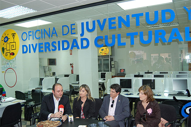 El Imjuve inaugura en el Barrio de San Cristóbal la primera oficina de  España sobre Juventud y Diversidad Cultural - 1, Foto 1
