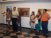Autoridades municipales inauguran la exposición itinerante “Pintores Solidarios con Paraguay” que recoge la obra de 40 artistas, cuyos fondos irán destinados a la construcción de centros educativos en Paraguay