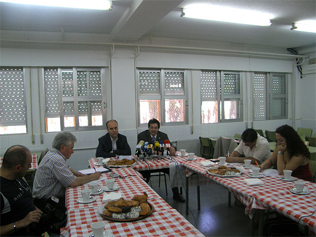El Alcalde de Lorca visita las obras del colegio Andrés García Soler, que cuentan con una inversión municipal cercana a los 300.000 € - 1, Foto 1