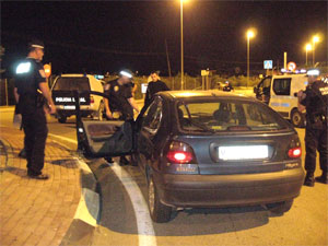 Los controles de la Policía Local logran disuadir a los ladrones, interceptan a conductores sin carné, descubren pequeñas dosis de droga, etc. - 1, Foto 1