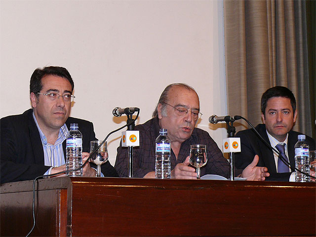 Cerca de doscientas personas asistieron a la presentación del libro y el DVD ‘Julián Santos, 100 Años de Música’ - 1, Foto 1