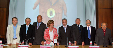 La consejera de Sanidad ofrece a los profesionales de la Arrixaca la Medalla de Oro de la Regin