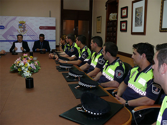 El pasado lunes tomaron posesión nueve policías ya como funcionarios de carrera - 1, Foto 1