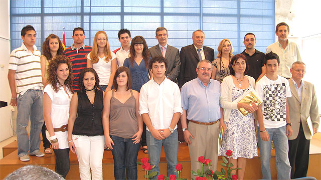 El consejero de Educación y el presidente del Tribunal Superior de Justicia entregan los diplomas a los jueces de paz educativos - 1, Foto 1