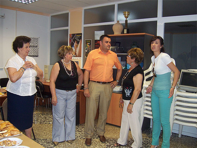 Autoridades municipales inauguran la ampliación del local de la asociación de amas de casa “Las Tres Avemarías” - 1, Foto 1