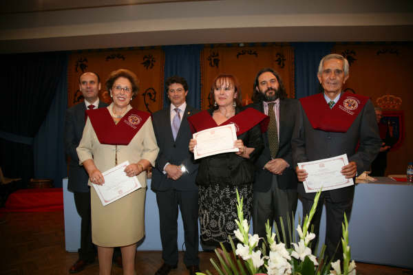 Entregadas las becas de la IV Promoción del Aula de Mayores - 1, Foto 1