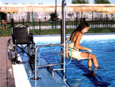 La piscina de verano contar con una silla hidrulica para minusvlidos