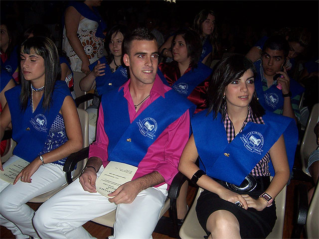 Más de 80 alumnos del I.E.S. prado mayor reciben sus becas y diplomas en una ceremonia de graduación celebrada en el Centro Sociocultural “La Cárcel” - 2, Foto 2