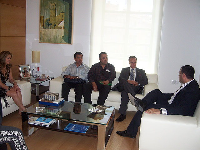 City officials made an institution receiving a Mexican delegation, headed by the honorary consul of Mexico in Murcia, to discuss charitable projects undertaken by the municipality in this country, Foto 1