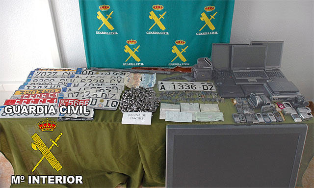 La Guardia Civil desmantela una banda dedicada al robo con violencia de vehículos y tráfico de drogas - 1, Foto 1