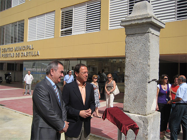 El Alcalde y el Delegado del Gobierno recuperan el histórico monolito que conmemoró la apertura del Camino Real de Castilla - 1, Foto 1