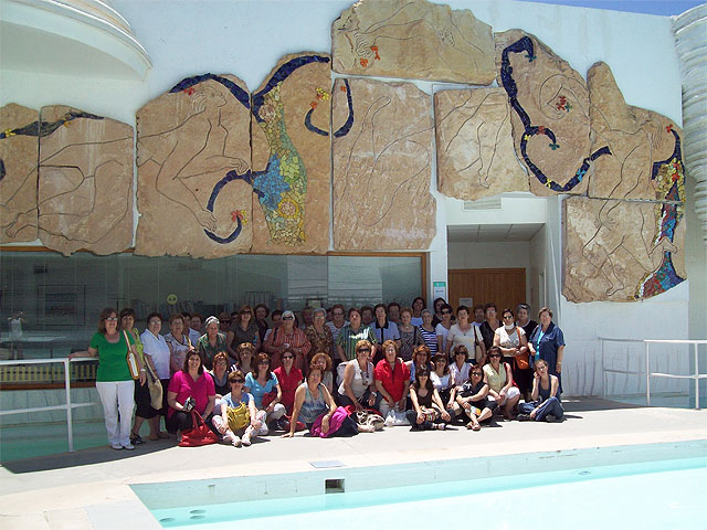 Cincuenta mujeres asisten al viaje realizado a las instalaciones de CEMACAM - 2, Foto 2