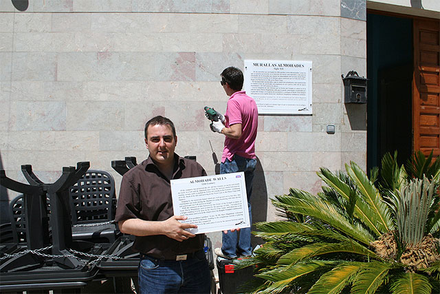 ‘Turismo’ traduce al inglés los paneles informativos de los edificios históricos - 1, Foto 1