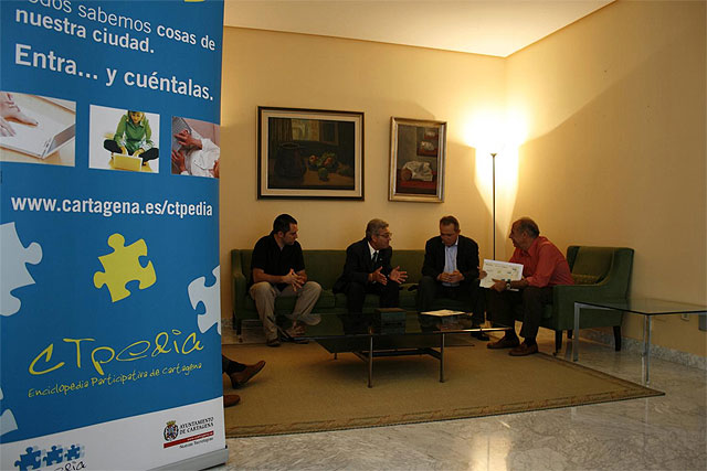 Los ganadores del I Concurso CTPedia reciben su premio - 1, Foto 1