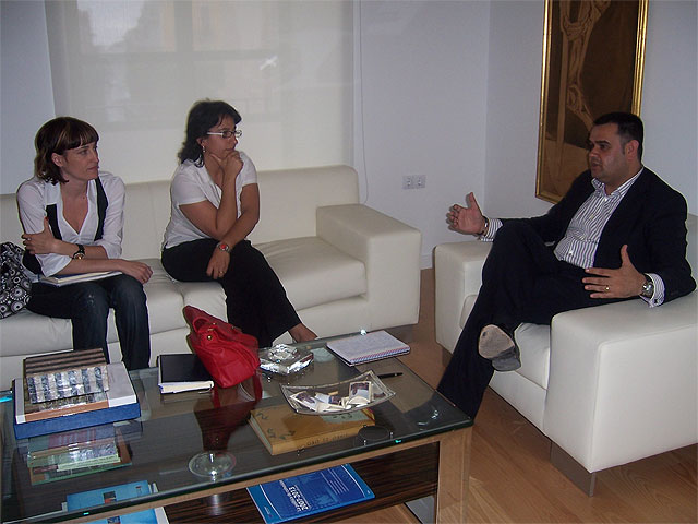 The mayor meets with representatives of CCOO, Foto 3