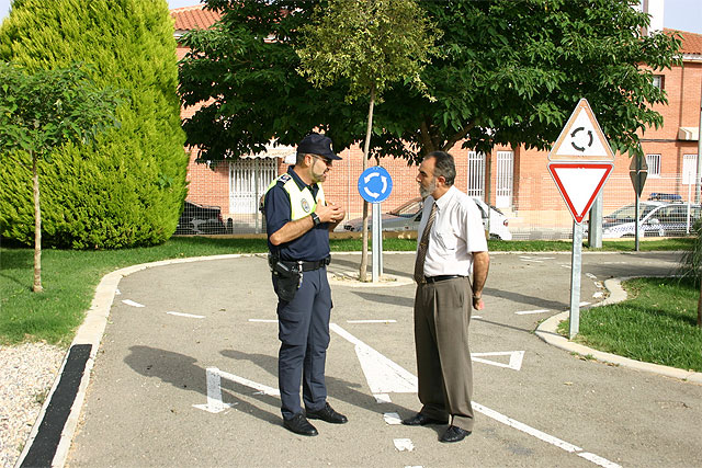 Visita del  jefe del área de educación de la DGT al Parque de Educación Vial de Totana - 3, Foto 3