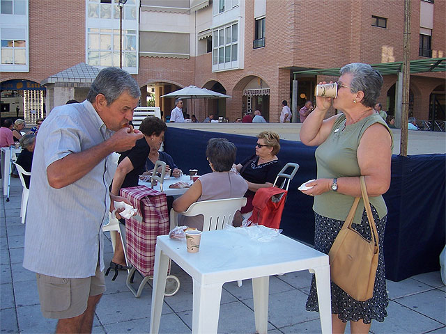 Chocolate con churros at the Feasts of the Municipal Center for the Elderly, Foto 1