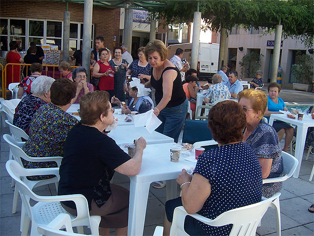 Chocolate con churros at the Feasts of the Municipal Center for the Elderly, Foto 2