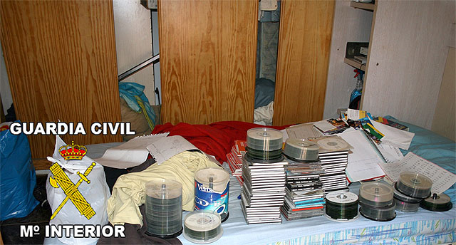 La Guardia Civil detiene a una persona como supuesta autora de pedofilia y pederastia, Foto 2