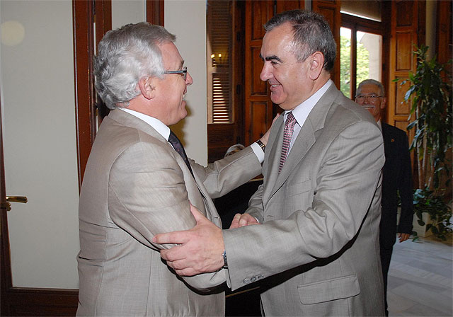 El delegado del Gobierno ofrece colaboración para mejorar los accesos al campus - 1, Foto 1