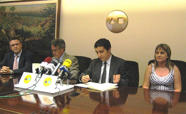 Cultura, Juventud y Deportes y Caja Mediterráneo firman un convenio para celebrar el programa de Campos de Trabajo y la Feria Zona Joven 2008 - 1, Foto 1