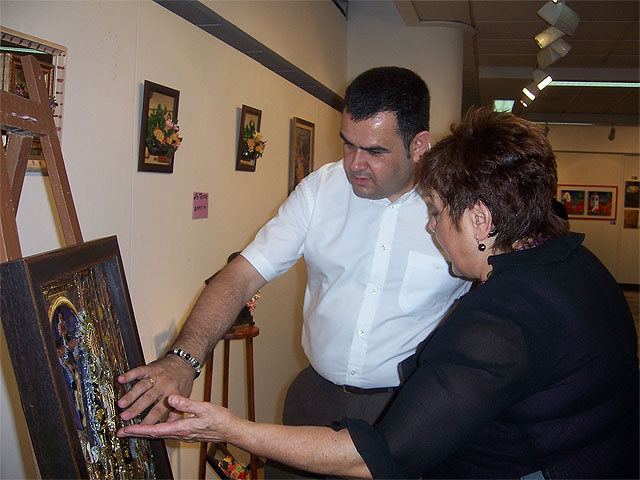 La Asociación Sociocultural de la Mujer Totanera inaugura una muestra de trabajos de pintura, manualiadades y bordado - 1, Foto 1