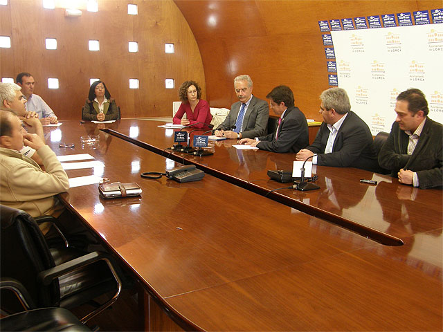 El cimbrado de la Rambla de Tiata avanza con paso firme hacia su objetivo - 1, Foto 1