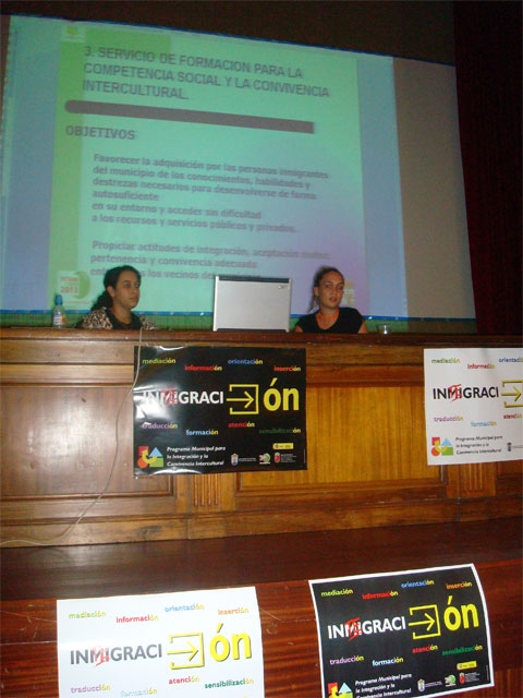 Sesión informativa para dar a conocer los nuevos servicios y recursos municipales para la integración de inmigrantes - 1, Foto 1