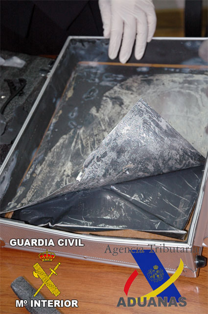 Dos personas detenidas tras recibir de Panamá 600 gr cocaína oculta en un maletín - 4, Foto 4