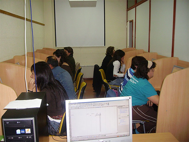 Más de 80 personas reciben formación en nuevas tecnologías en la WALA de informática de La Cárcel - 2, Foto 2