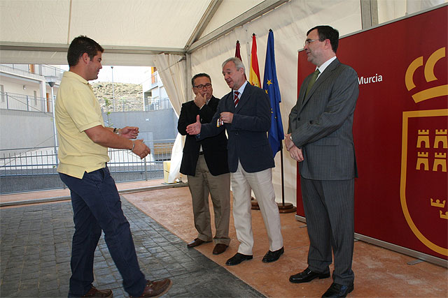 Valcárcel entrega las llaves de 150 viviendas de protección pública a jóvenes en Molina - 1, Foto 1